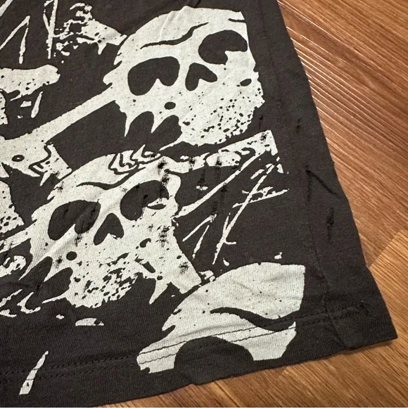 Vintage Motley Crue women’s medium - Picture 6 of 7